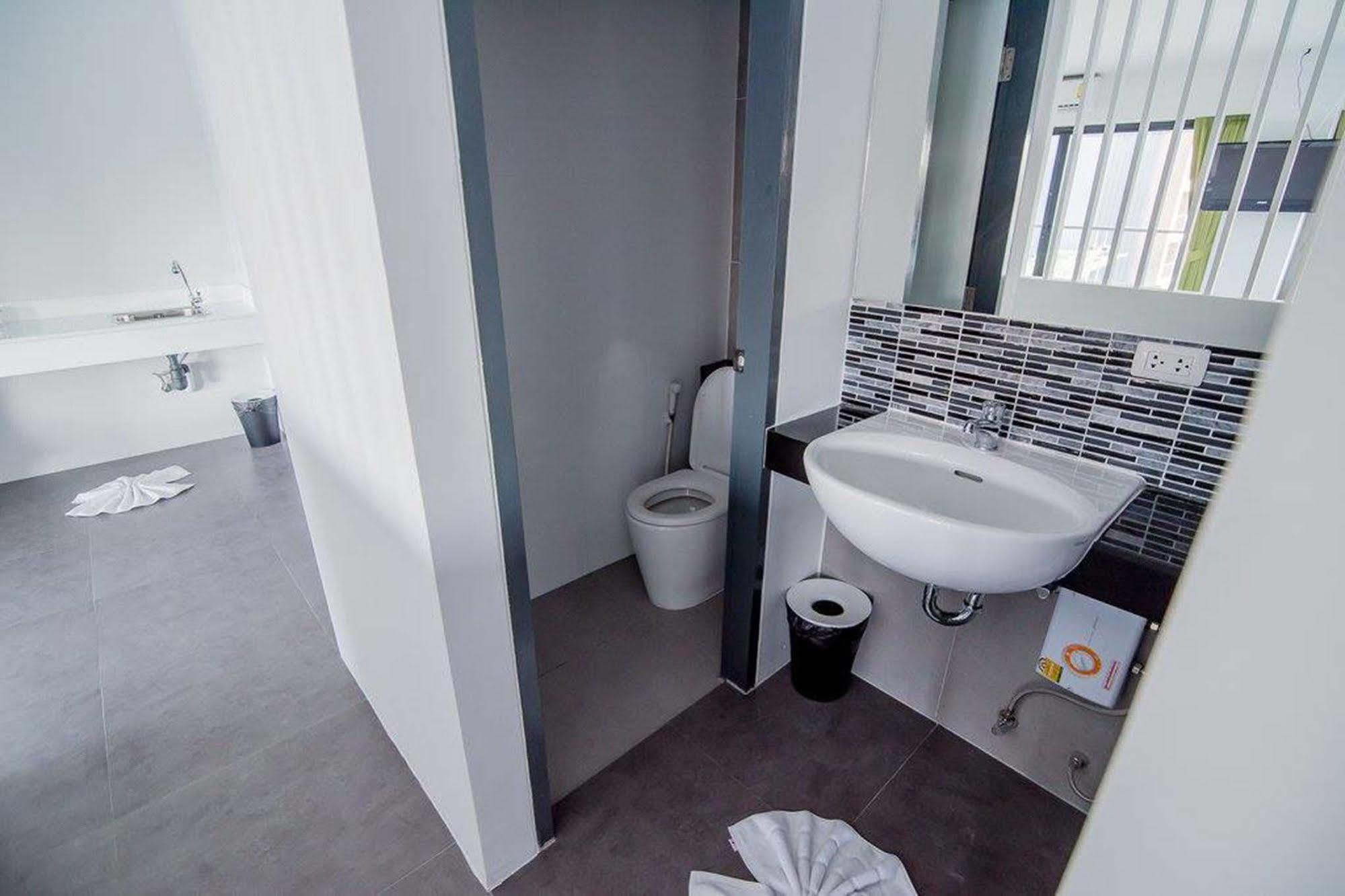 Panitar Haus Hotel Chonburi Bagian luar foto