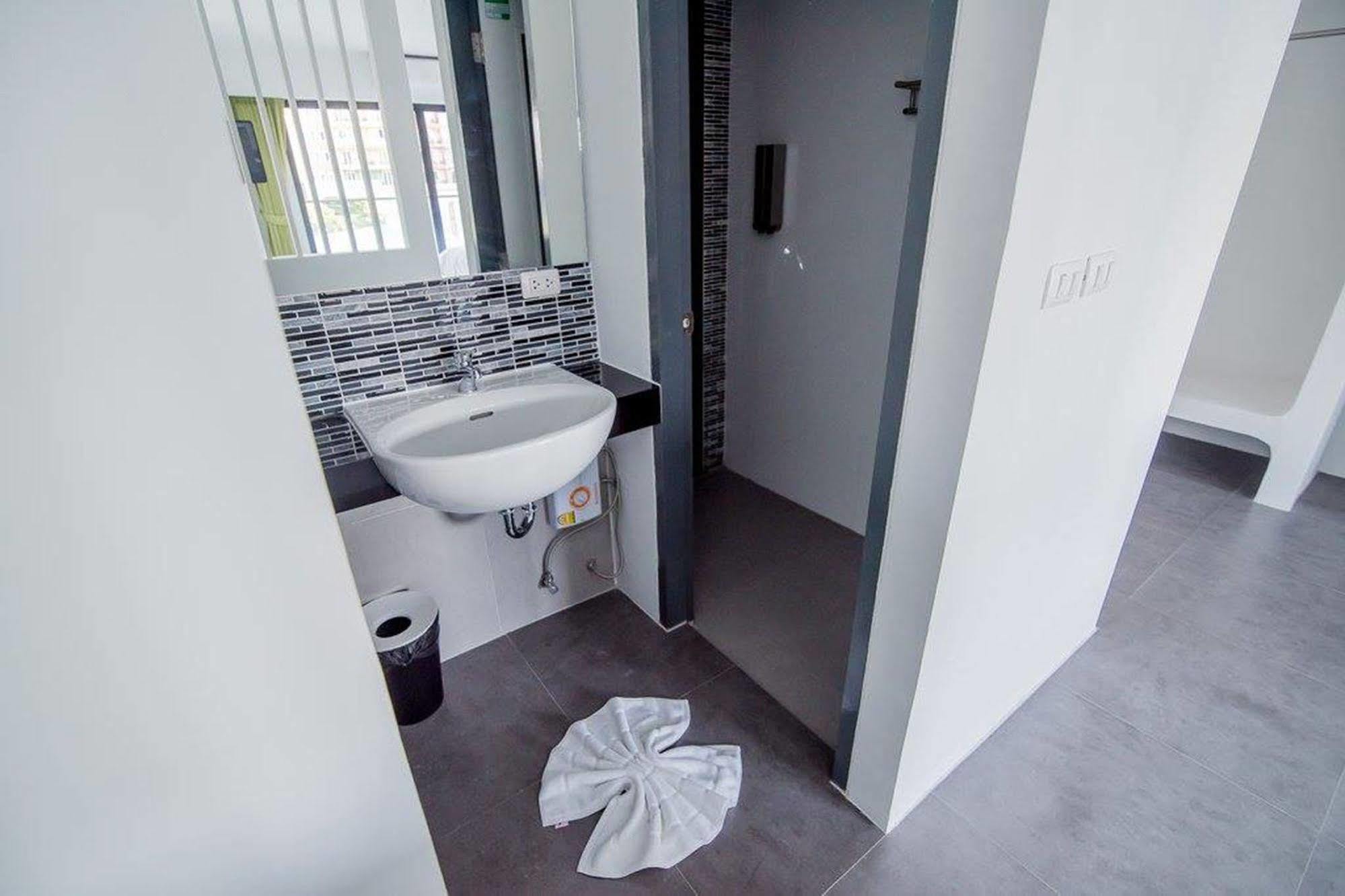 Panitar Haus Hotel Chonburi Bagian luar foto