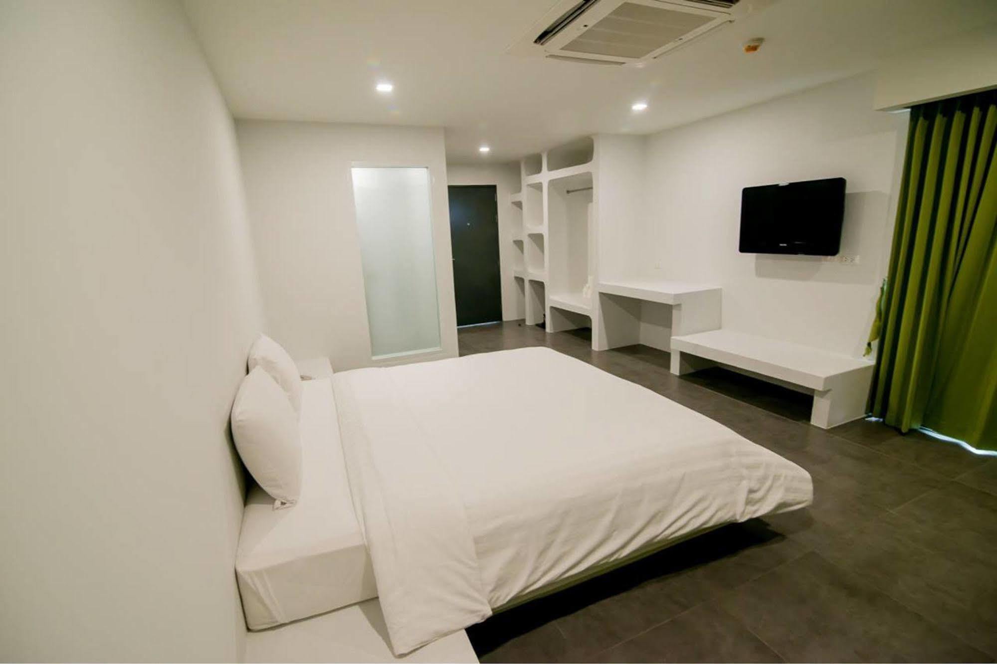 Panitar Haus Hotel Chonburi Bagian luar foto