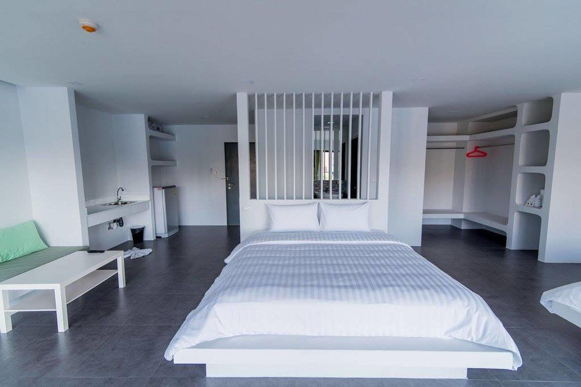 Panitar Haus Hotel Chonburi Bagian luar foto