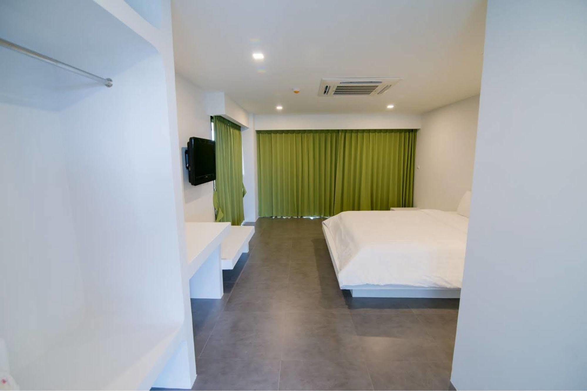 Panitar Haus Hotel Chonburi Bagian luar foto