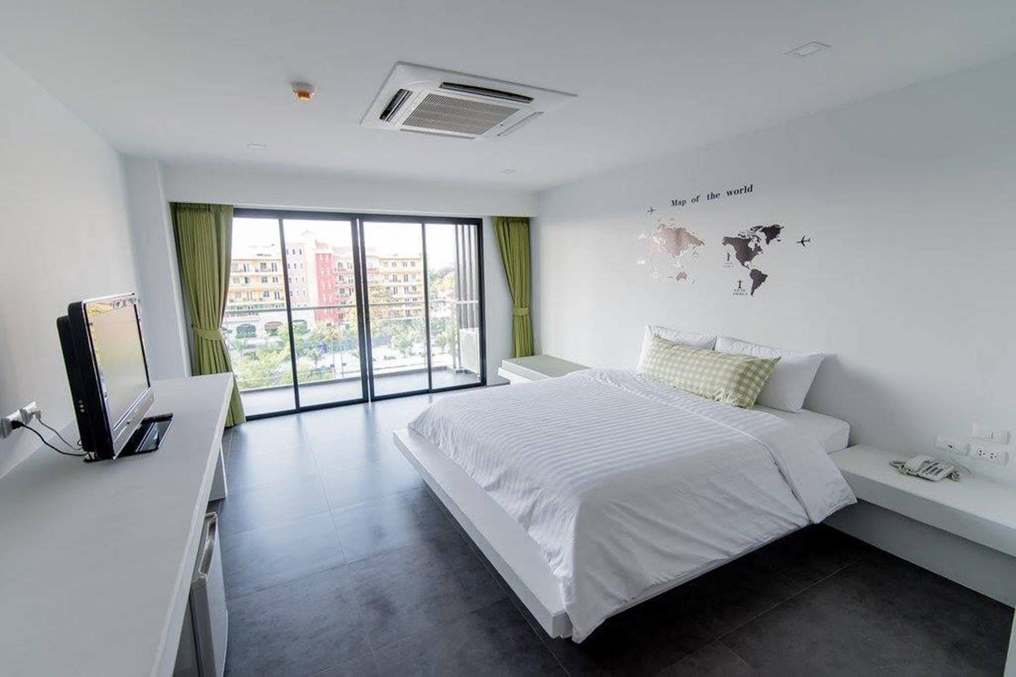 Panitar Haus Hotel Chonburi Bagian luar foto